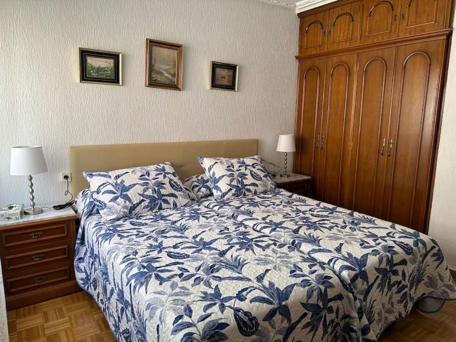 Comodo Y Centrico Apto. En Gijón Buitenkant foto